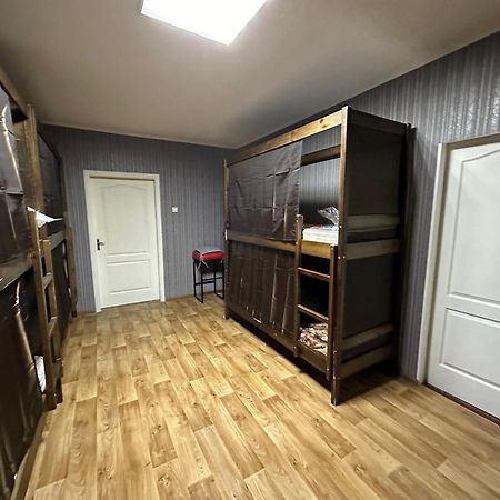 Ararat-Poznyaki Hostel เคียฟ ภายนอก รูปภาพ