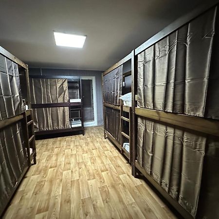 Ararat-Poznyaki Hostel เคียฟ ภายนอก รูปภาพ