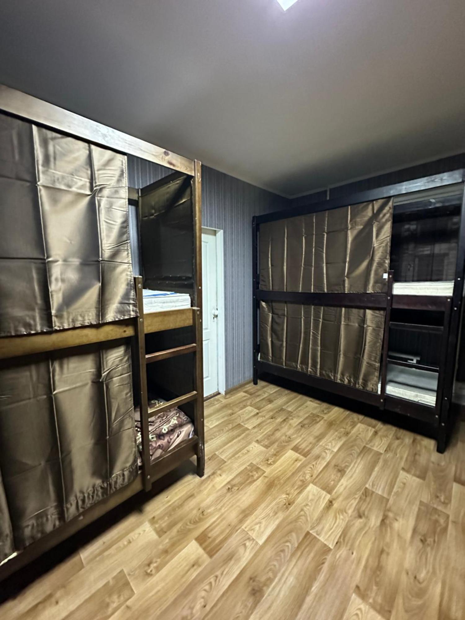 Ararat-Poznyaki Hostel เคียฟ ภายนอก รูปภาพ