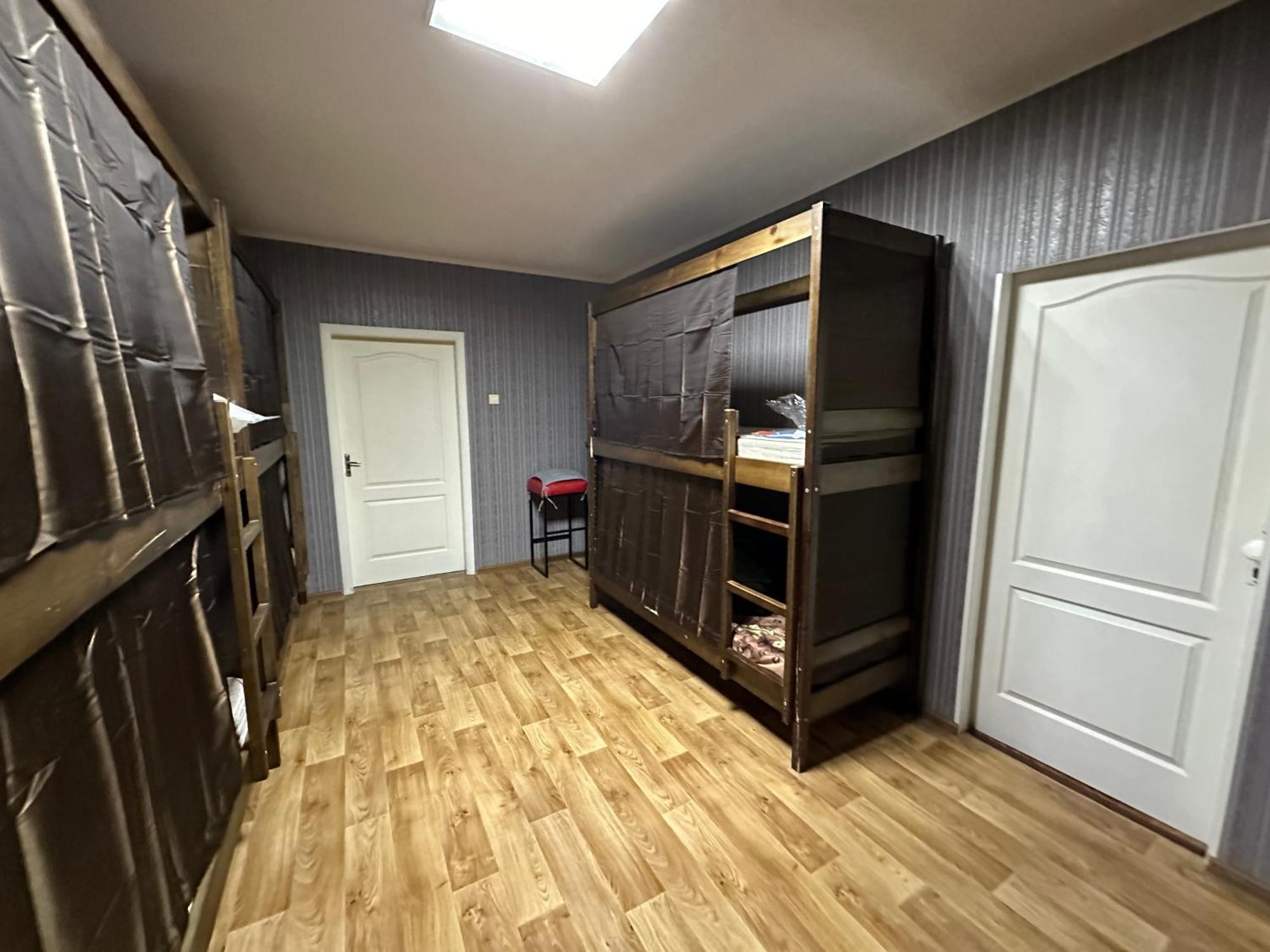 Ararat-Poznyaki Hostel เคียฟ ภายนอก รูปภาพ